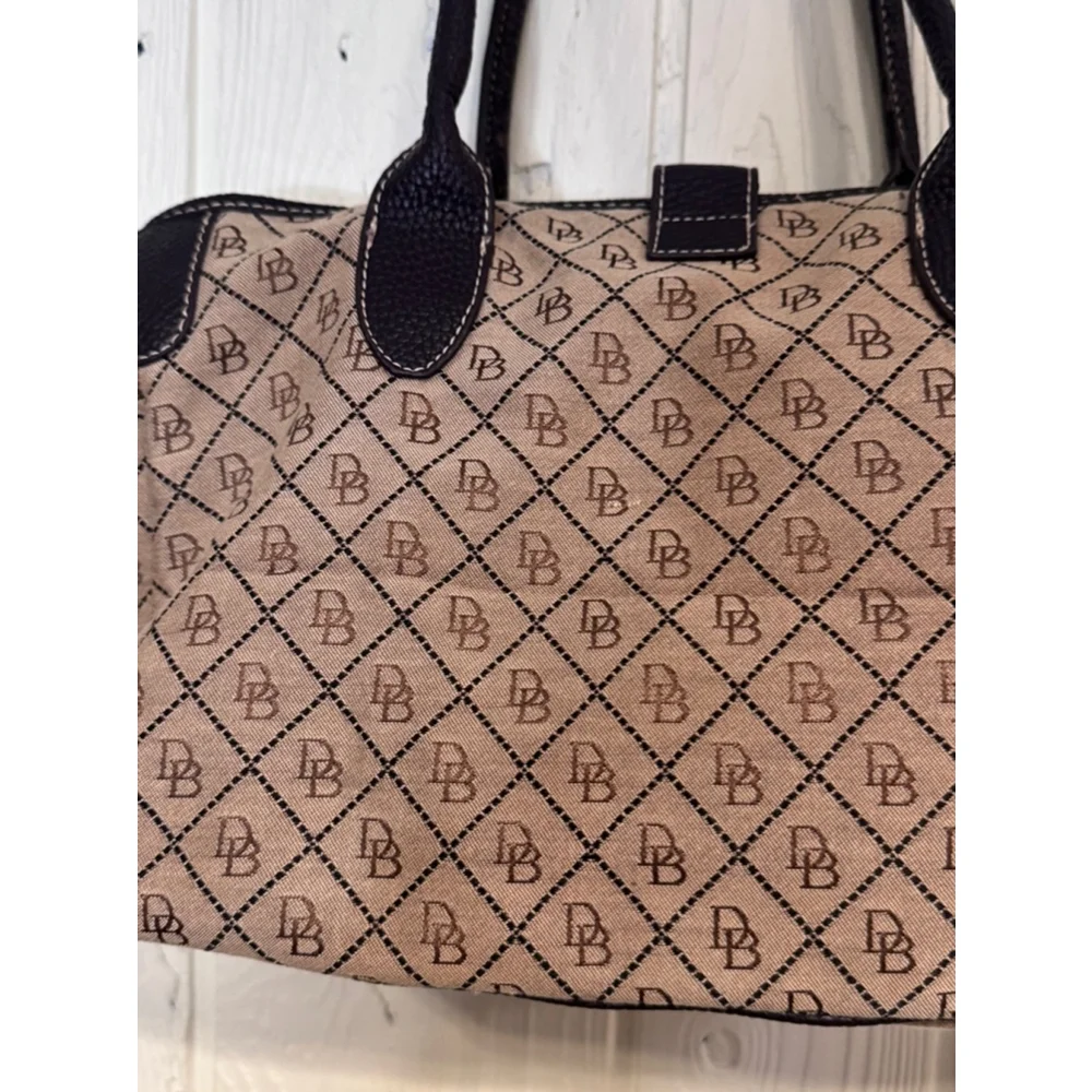 Dooney & Bourke this pre